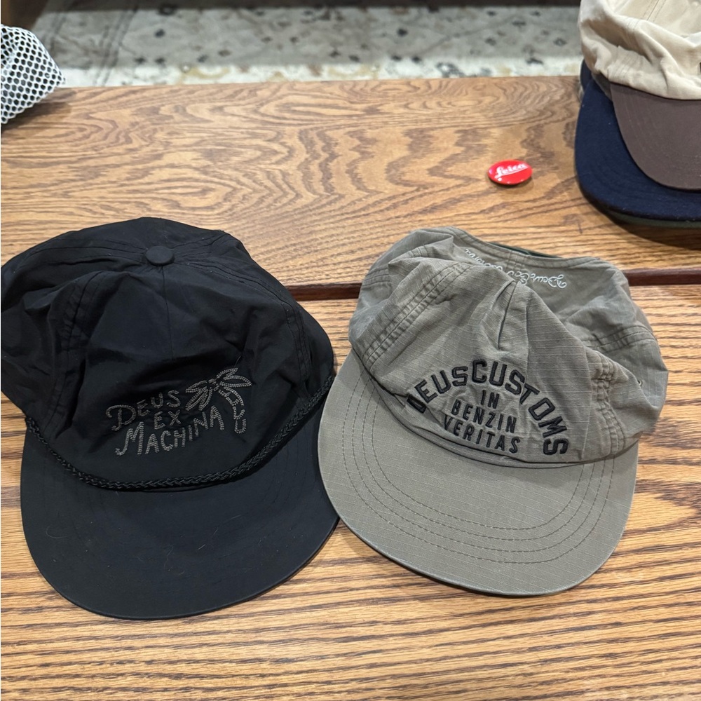 Deus Ex Machina Caps in Black and Green Gray SET